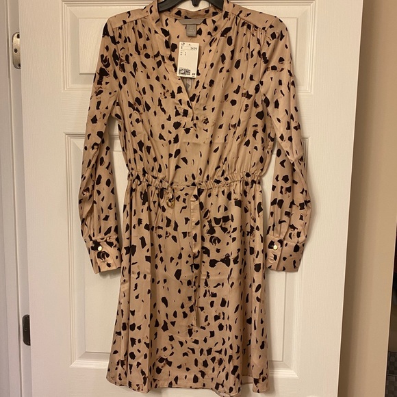 H&M Dresses & Skirts - NWT H&M Cheetah Print Dress 🤎